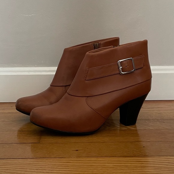 BARELY WORN Clark’s brown booties - Picture 1 of 6
